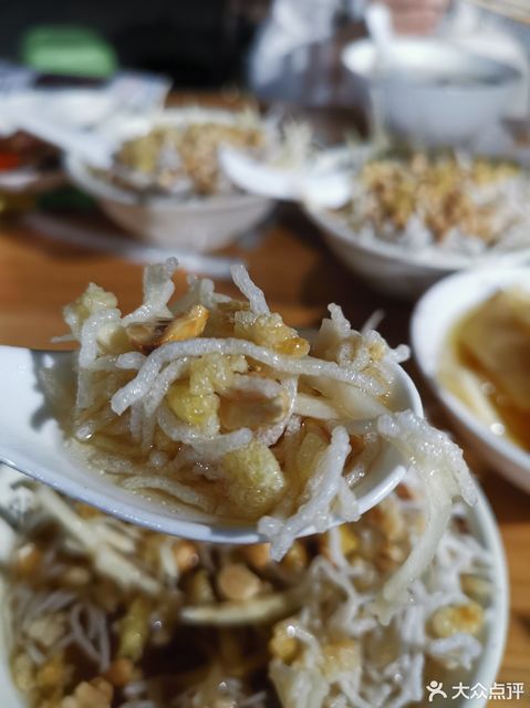 蚝鸡粥推荐菜:介绍:地址(在哪里):榕树头大排档位于深圳市宝安区沙井