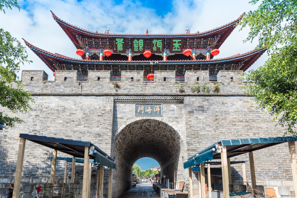 在哪,在哪里,在哪儿):大理白族自治州大理市洱河南路35号大理市洱海