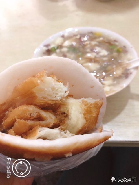 米饭饼包油条图片