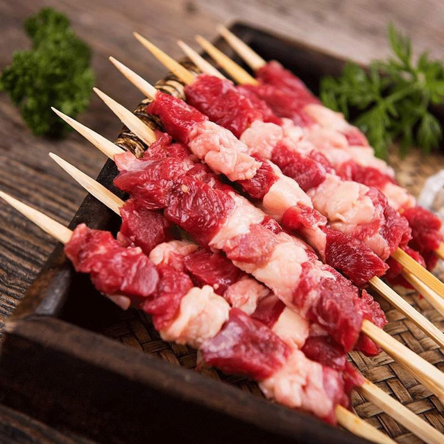 现穿羊肉串图片