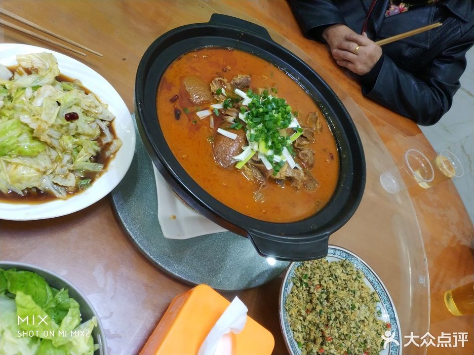 隔板肉火锅图片