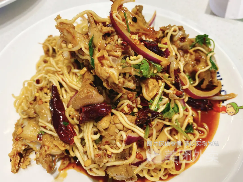 鸡架拌方便面图片