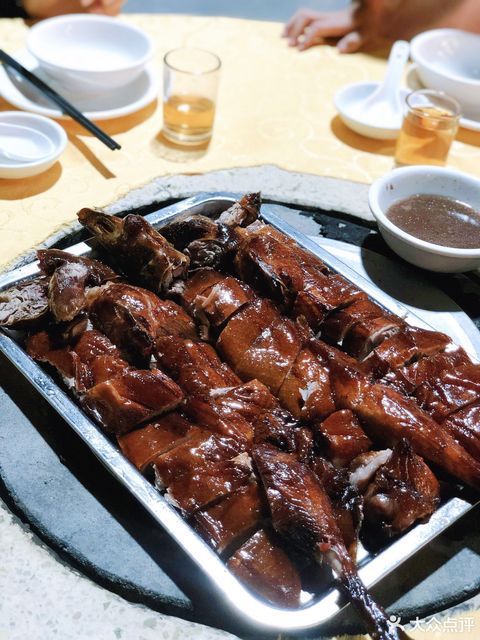 推荐菜:介绍:地址(在哪里):潮连强记烧鹅位于江门市蓬江区y108(环岛