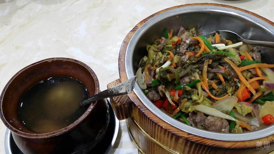 酸菜牛肉木桶饭图片