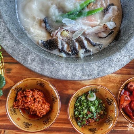 蒗放蒸汽石锅鱼图片