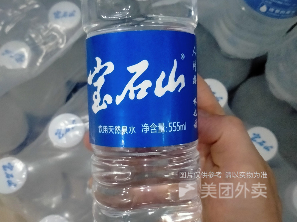 宝石山矿泉水图片