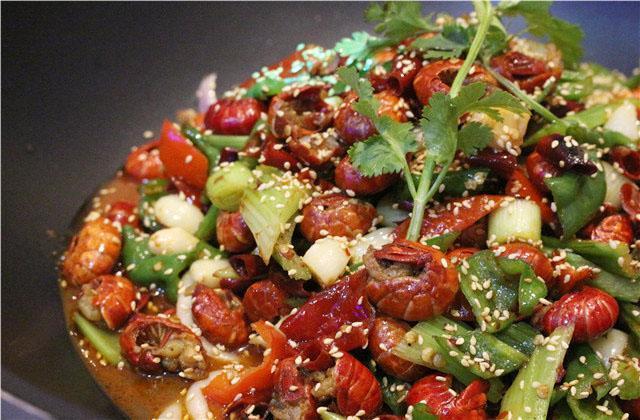 香辣虾尾干锅图片