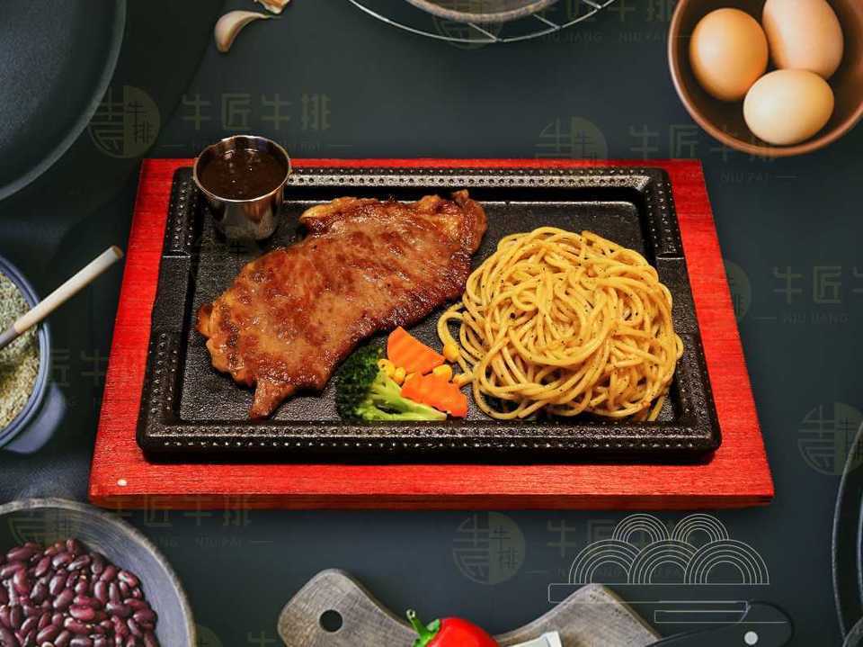 黑椒铁板牛排番茄意面图片