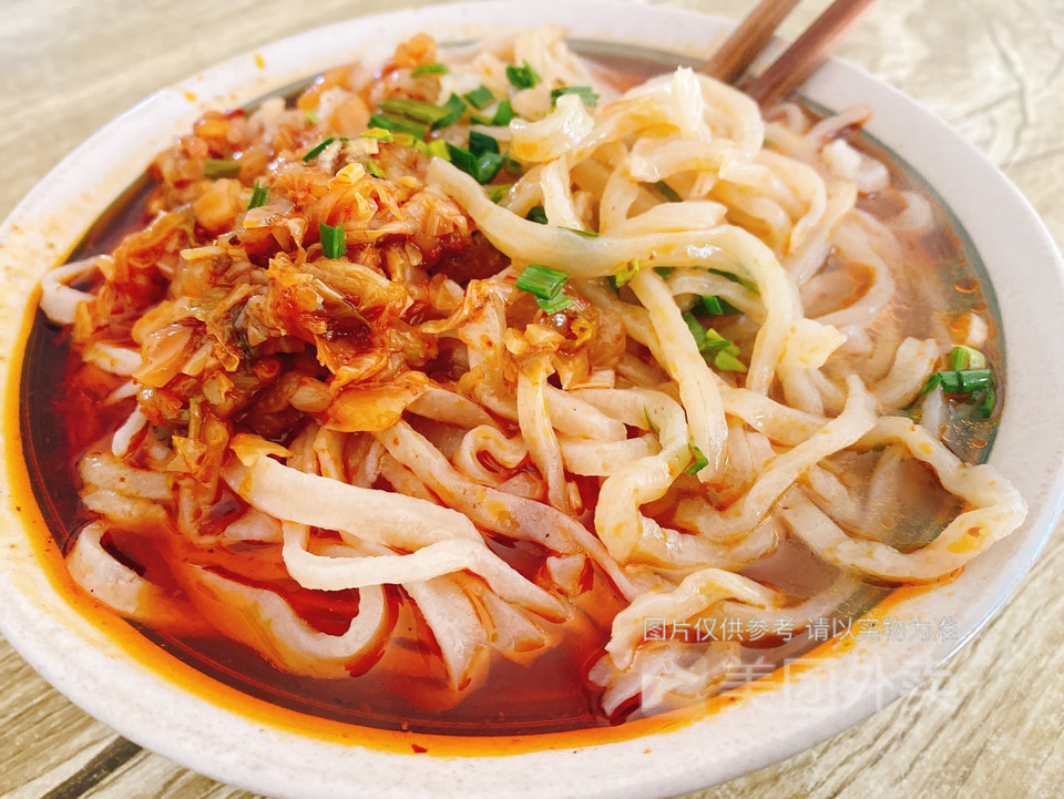 酸菜肉丝碱面图片
