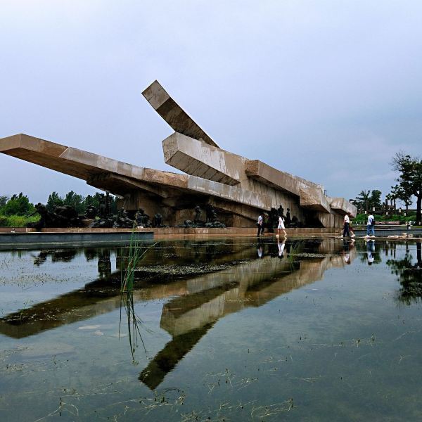 唐山地震遺址紀念公園圖片