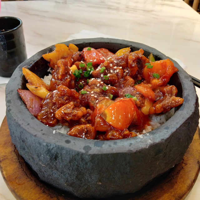 甜酸排骨石锅饭图片