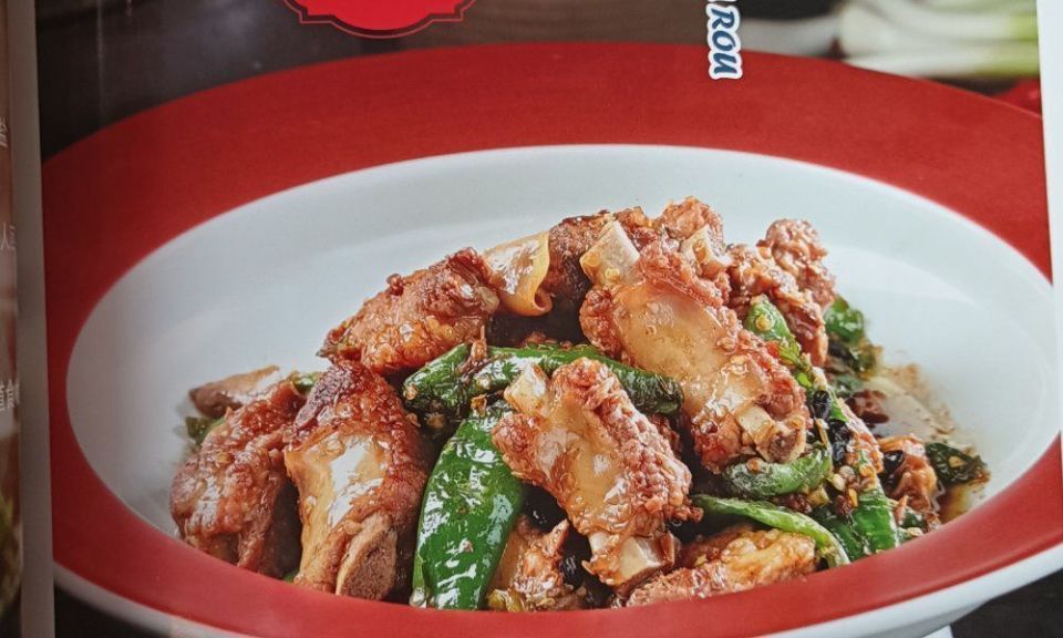 擂辣椒手抓骨图片