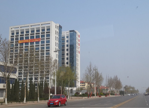 用户**:财富广场就在周村正阳路上,交通四通八达的,不过周边生活小区