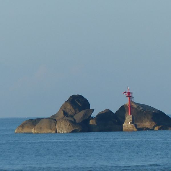 携程用户:圣公石是博鳌海上的几块大石头,在博鳌的海边能遥望到,要是