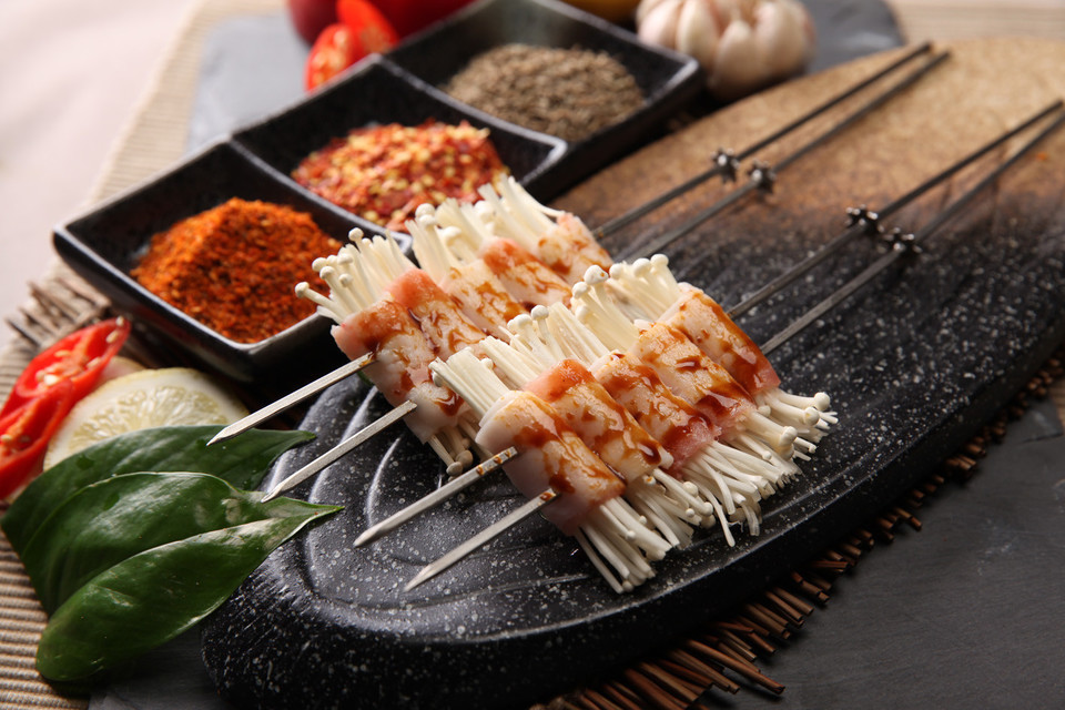 五花肉卷金针菇图片