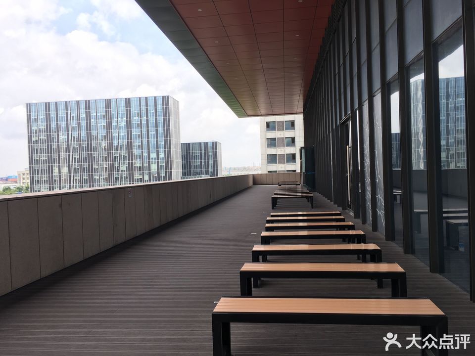 在哪儿):上海市浦东新区锦绣路2769号电话:徐汇区青少年活动中心(凌云