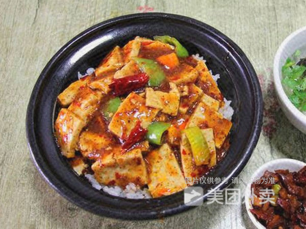 麻辣豆腐煲仔饭图片