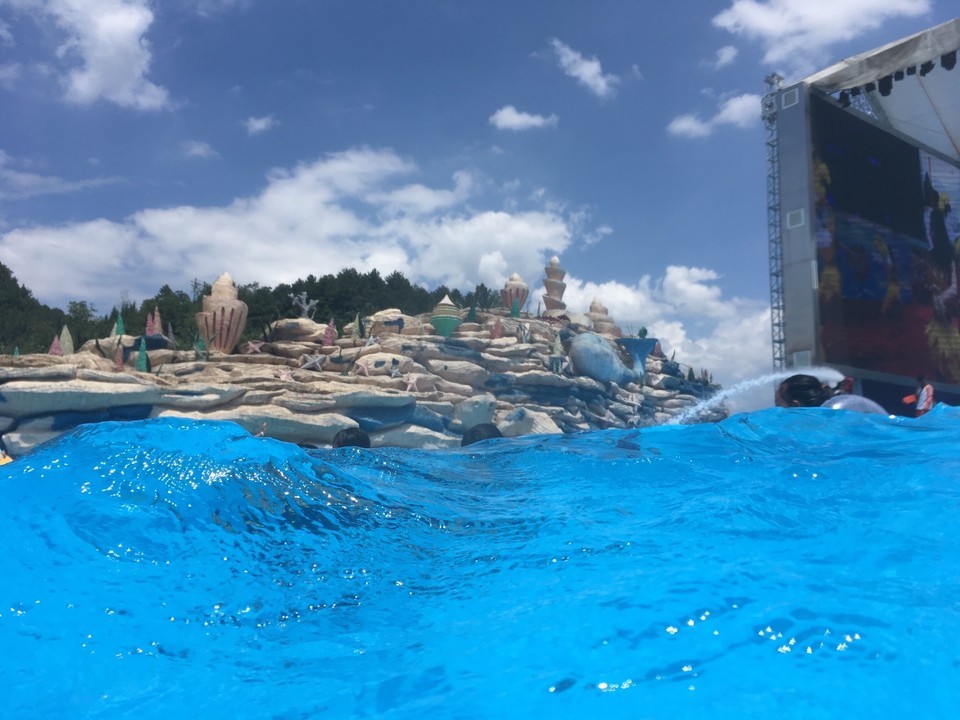 万山彩虹海水上乐园图片