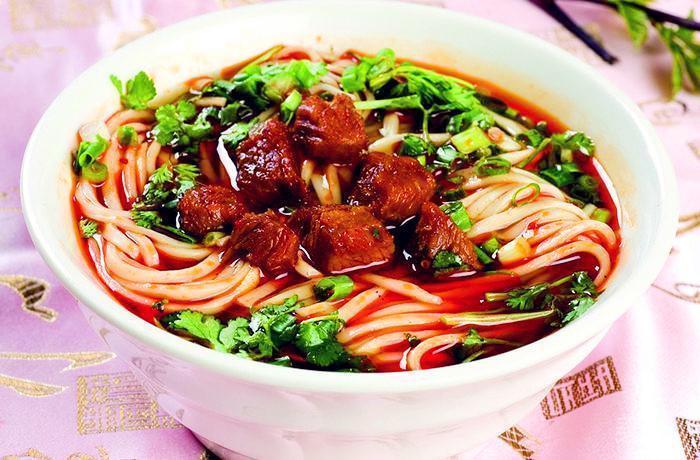 红油牛肉汤粉图片