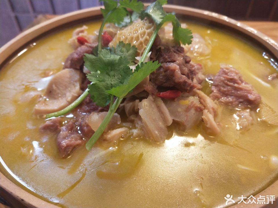 酸汤牛三宝图片