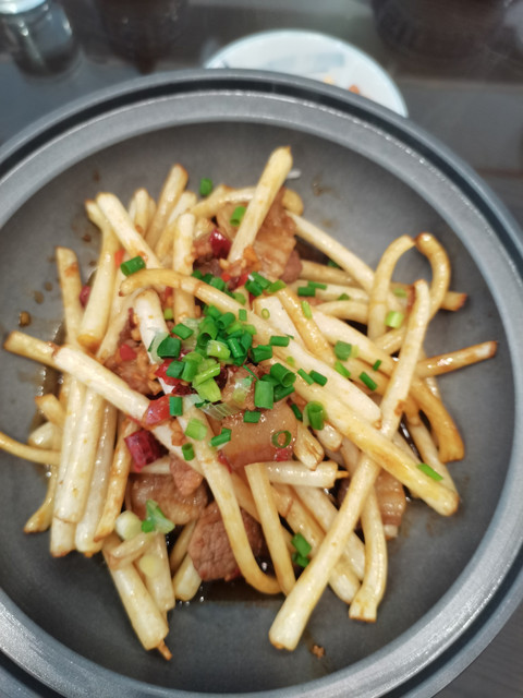 砂锅花生苗图片