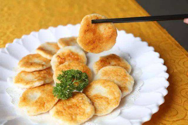 香煎墨鱼饼图片