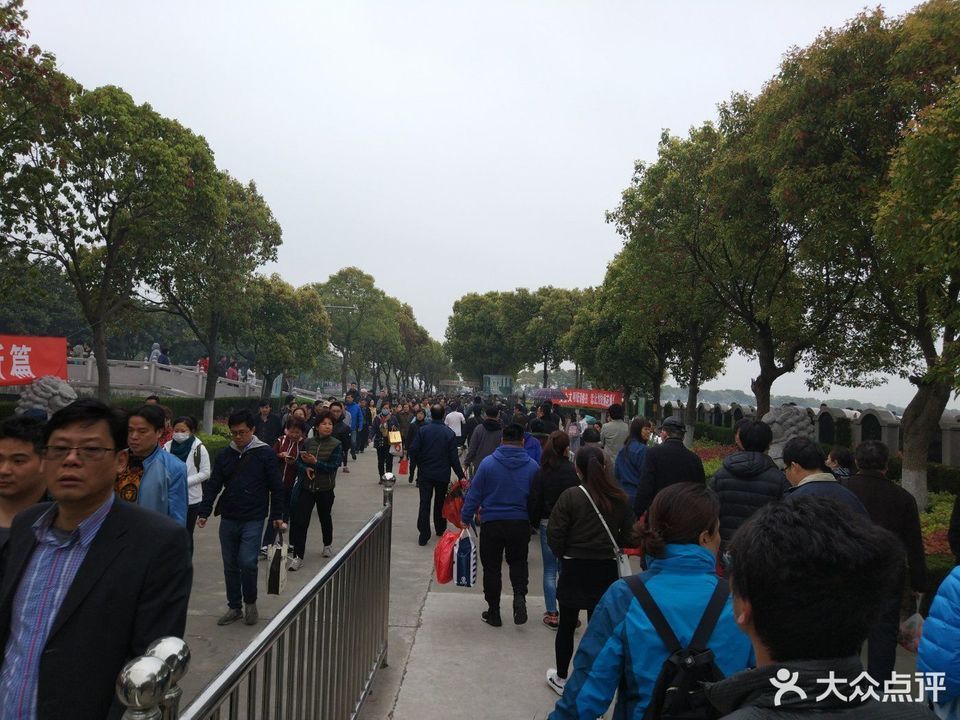 在哪儿):苏州市太仓市浏河镇烈士陵园西侧太仓市浏河烈士公墓电话