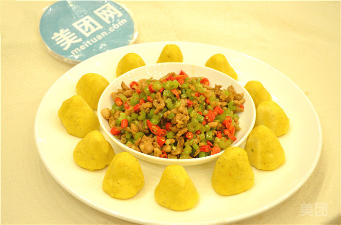 酱肉粒粒香配粗粮包图片