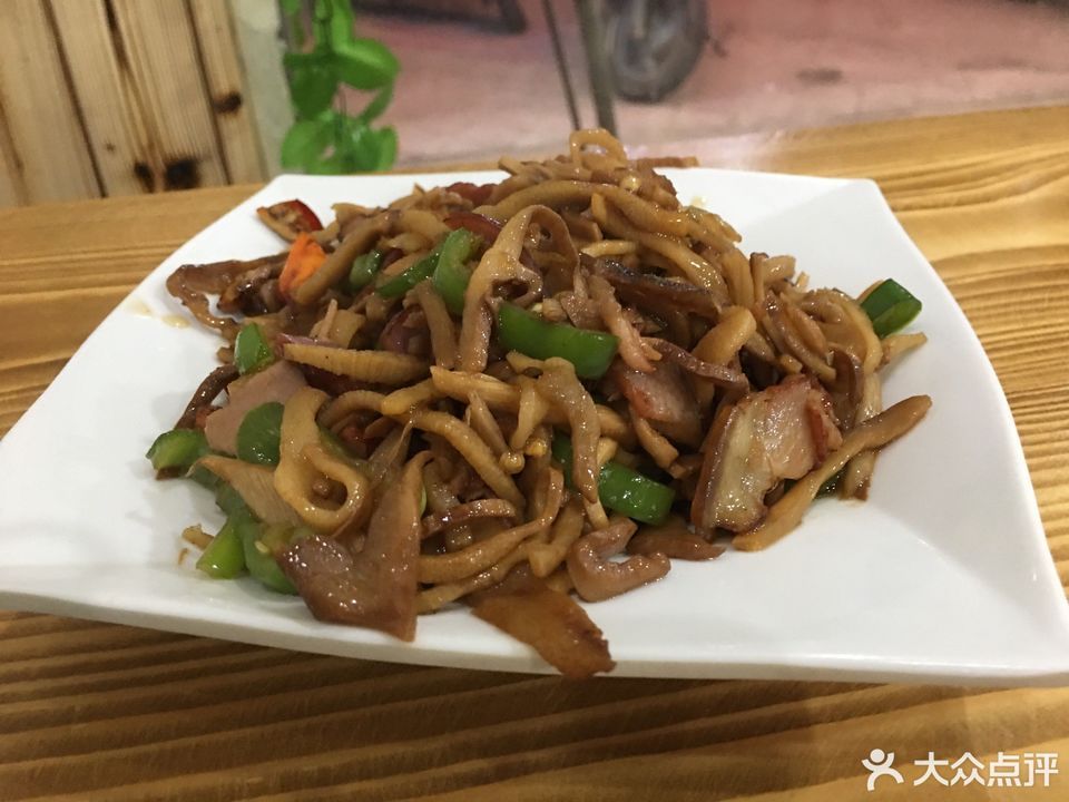 烟笋腊肉饭图片