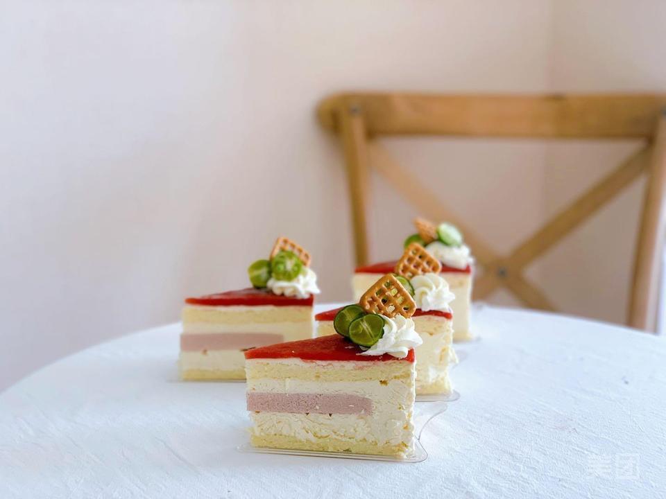 草莓小确幸切块蛋糕图片