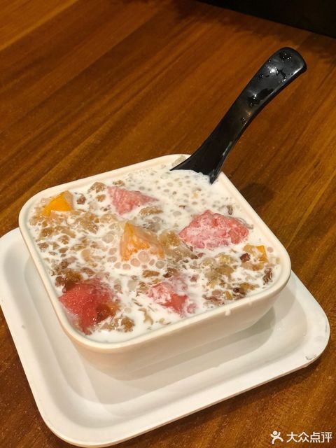 桃胶水果捞图片