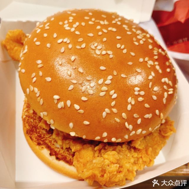 香辣鸡腿堡推荐菜:介绍:地址(在哪里):肯德基(永嘉上塘万潮广场店)