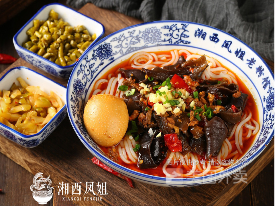 土家秘制木耳肉丝粉图片