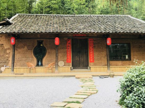 在哪,在哪里,在哪儿):景德镇市珠山区真如堂陶瓷景德镇山谷民宿电话
