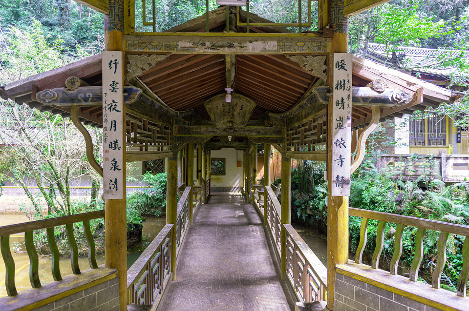 玉溪通海秀山包括:秀山公园,秀山街道,通海县秀山中学,通海秀山医院