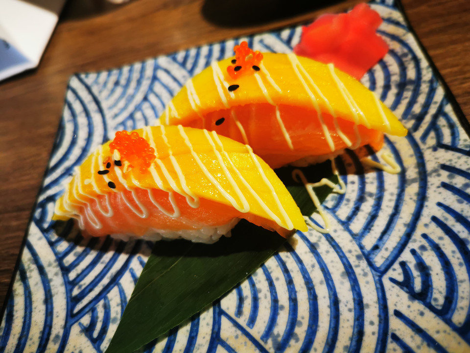 三文鱼手握图片