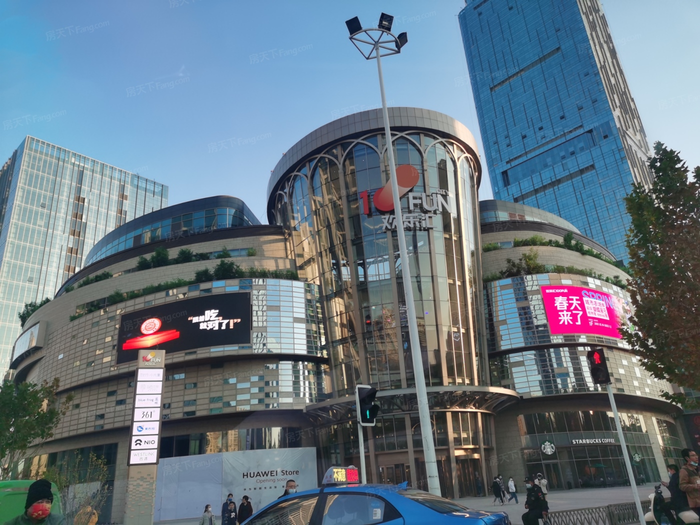 用户**:附近倒是有综合商场,近享东南醇熟商圈,紧邻欢乐汇100funcity