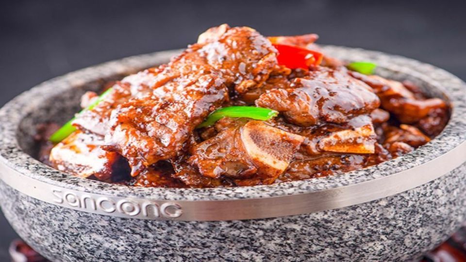 石锅黑椒牛仔骨图片