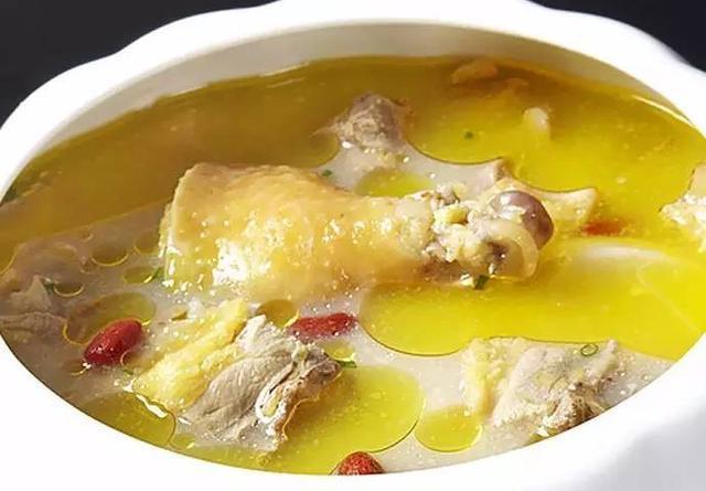 一鸡两吃推荐菜:介绍:地址(在哪里):武功山冯家土鸡馆位于萍乡市芦溪