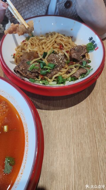 剁椒牛肉卤香牛肉拌面图片