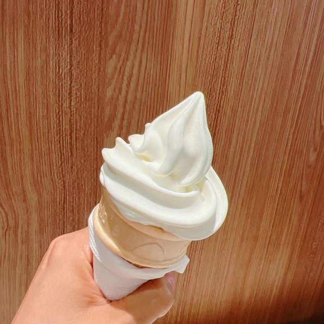 圆筒冰淇淋图片