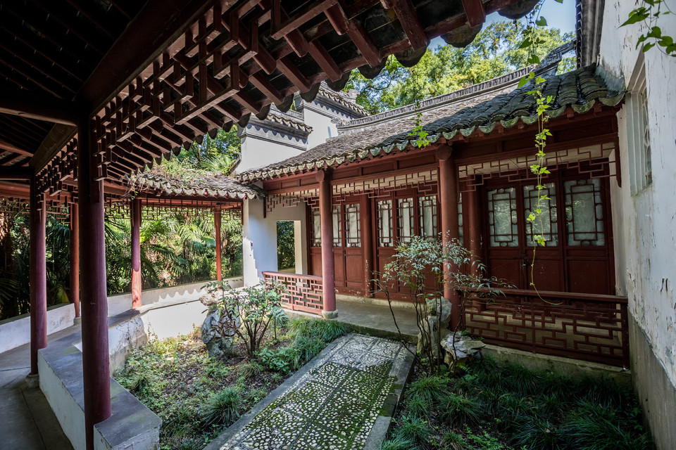 南京市玄武區玄武湖街道紫榛園附近南京紫金山莊主樓-地下停車場電話