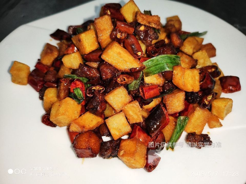 脆哨土豆丁图片