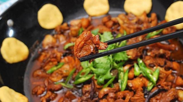 张家大院铁锅炖