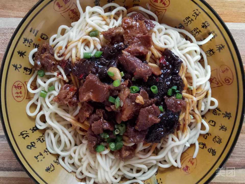 香菇老碗面推荐菜:介绍:地址(在哪里):千古秦韵老碗面(太康宾馆店)