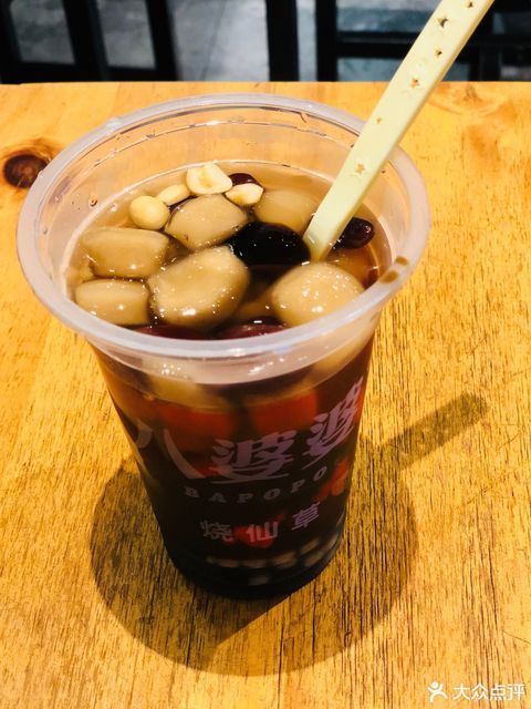 奶茶烧仙草杯图片