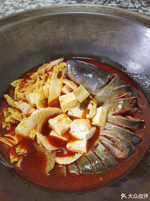 一锅炖鮰鱼图片