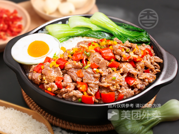 小炒黄牛肉煲仔饭图片