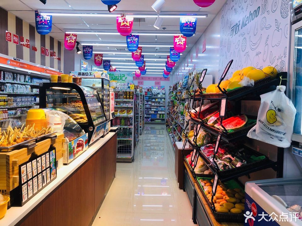 万达广场有超市吗
