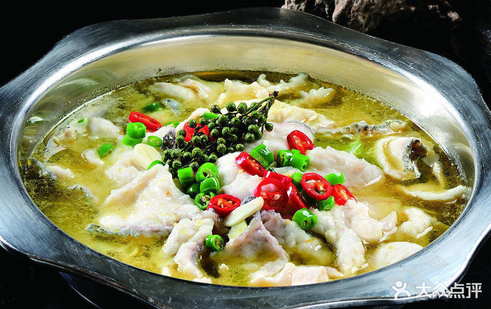 特色酸菜鱼锅图片